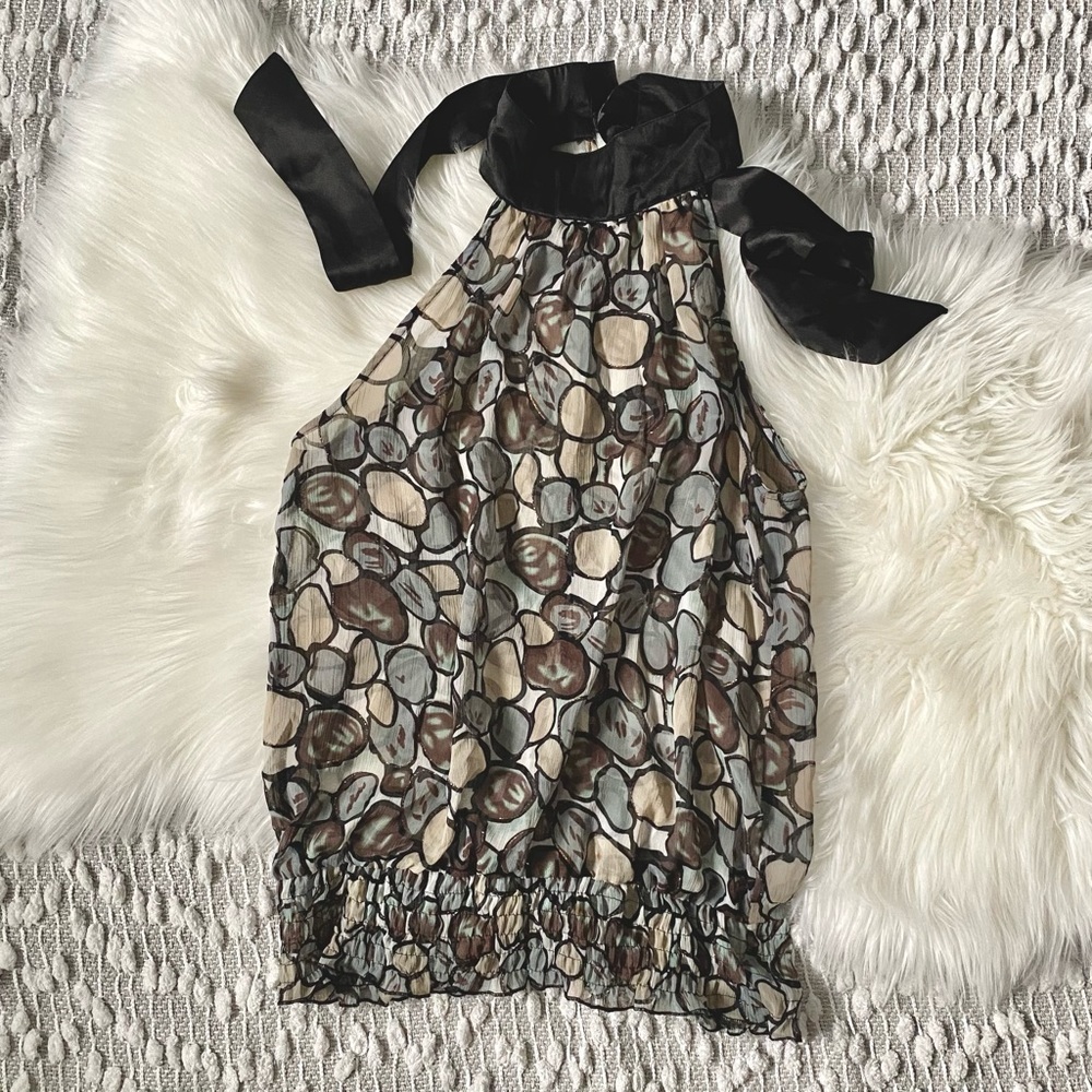 Patterned Halter Blouse - Picture 2 of 3